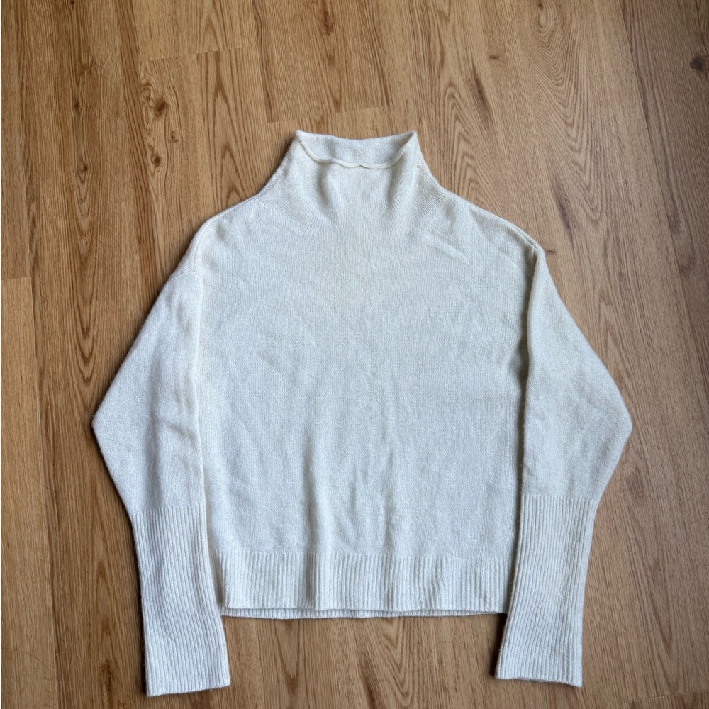 Aritzia wilfred cashmere sweater